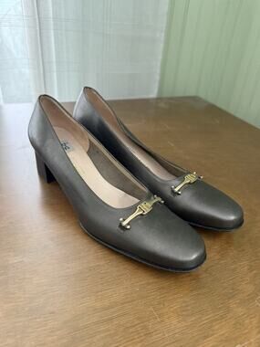 Vtg Salvatore Ferragamo Women's Dark Brown Shoes Size 8.5 Block Heel Gold Pumps